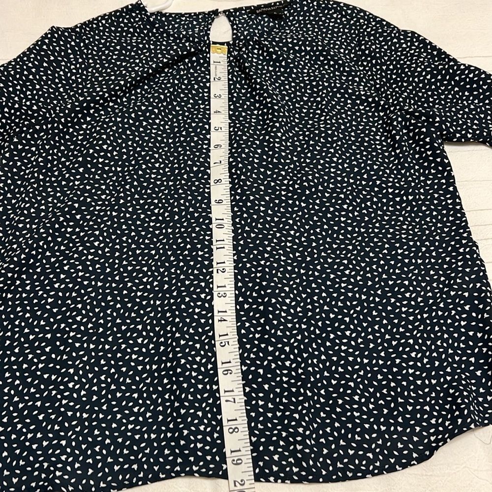 Beautiful flowing Bannana Republic Blouse - Picture 8 of 9